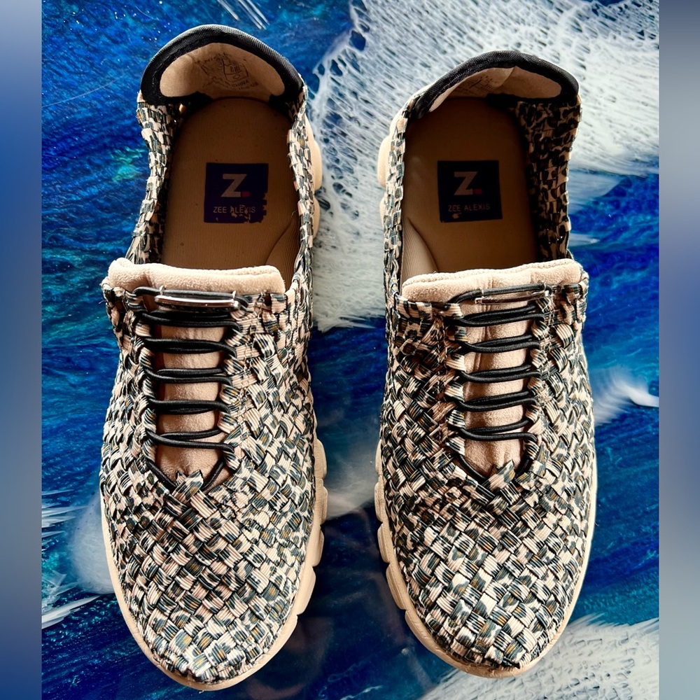 Women’s Zee Alexis Danielle wovens. Comfortable. Camouflage Pattern Sz 8.5